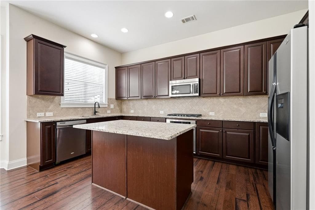 3 bedroom, 4 bathroom, 3,746 sq ft townhouse for sale at 3120 Sugarberry Lane, Atlanta, GA 30339 — photo 9