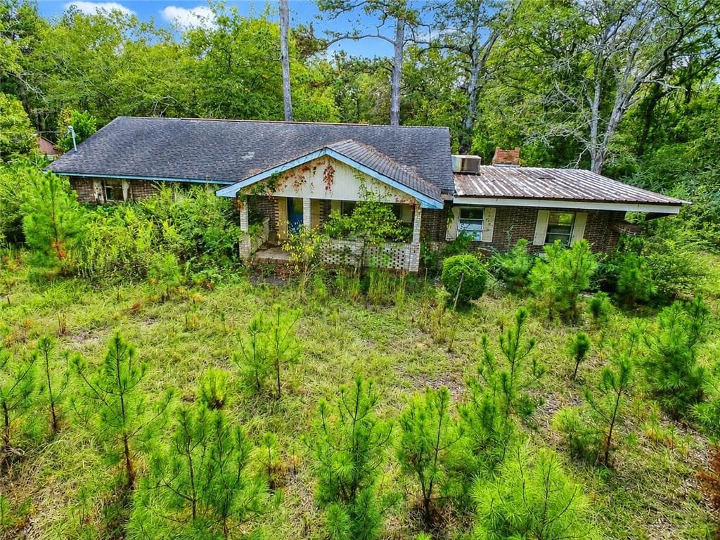 4 bedroom, 3 bathroom, 1,958 sq ft single family residence under contract at 1850 Barnes Ferry Road, Macon, GA 31216