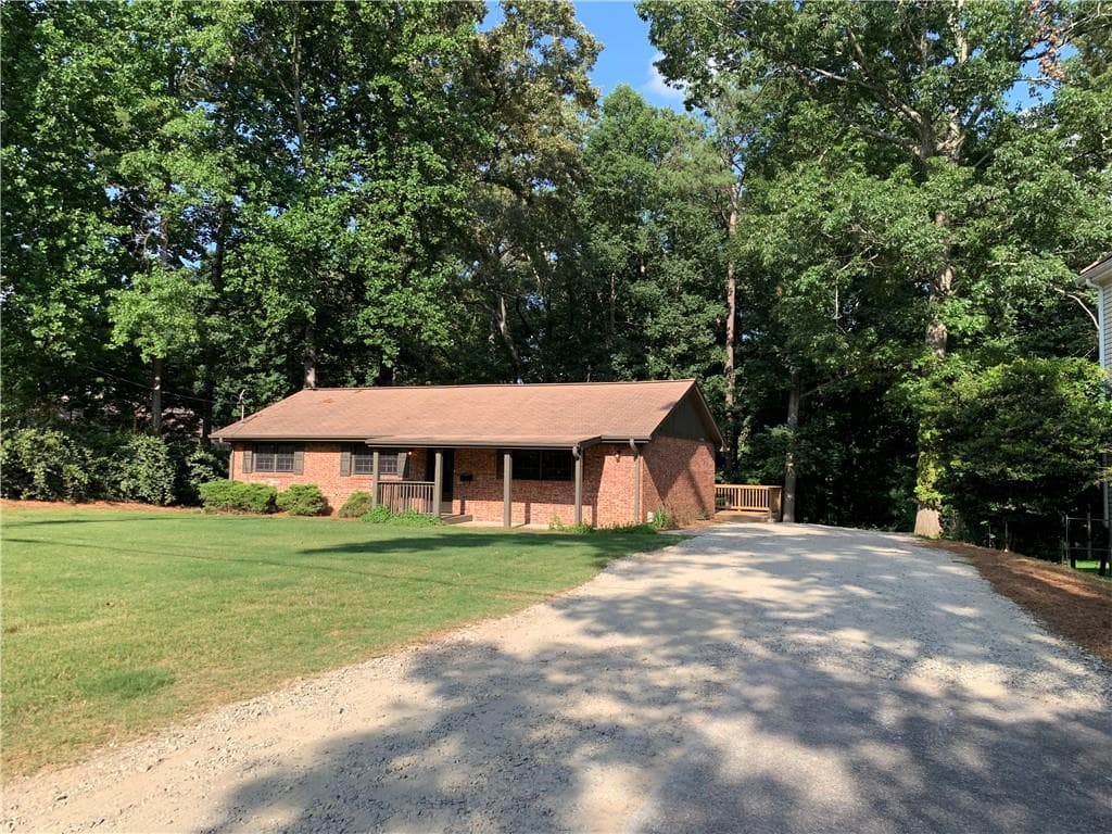 3 bedroom, 2 bathroom, 1,248 sq ft single family residence for sale at 6103 Lake Lanier Heights Road, Buford, GA 30518 — photo 1 of 24