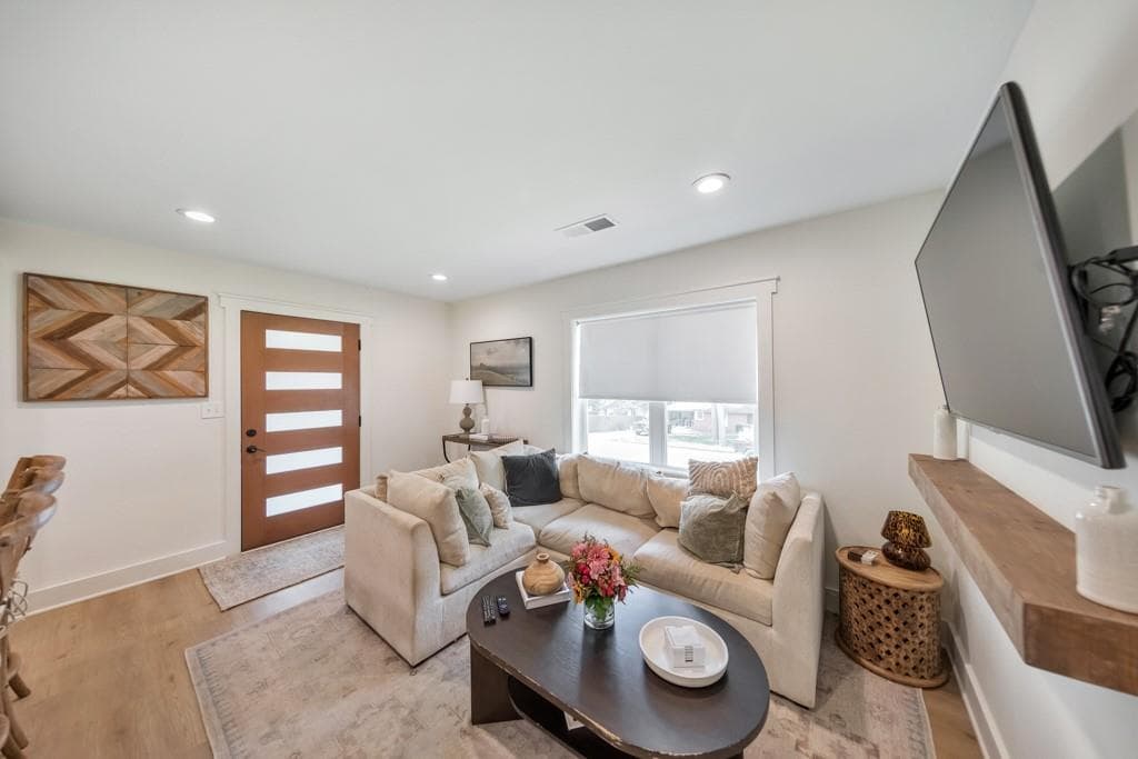 3 bedroom, 3 bathroom, 2,106 sq ft single family residence for sale at 235 Mathews Circle, Marietta, GA 30067 — photo 5