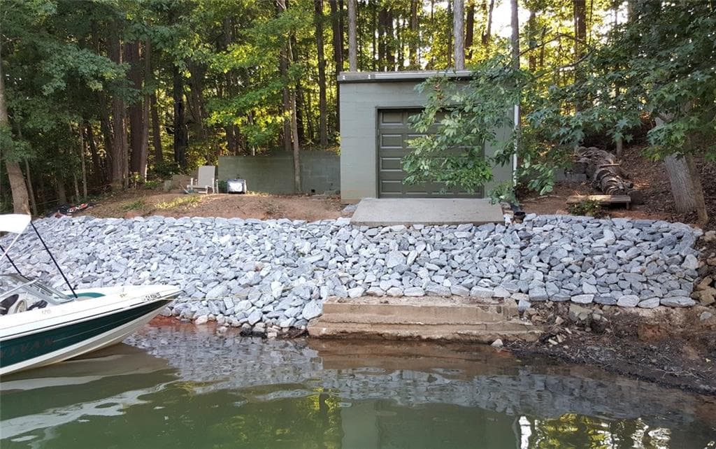 3 bedroom, 2 bathroom, 1,248 sq ft single family residence for sale at 6103 Lake Lanier Heights Road, Buford, GA 30518 — photo 3