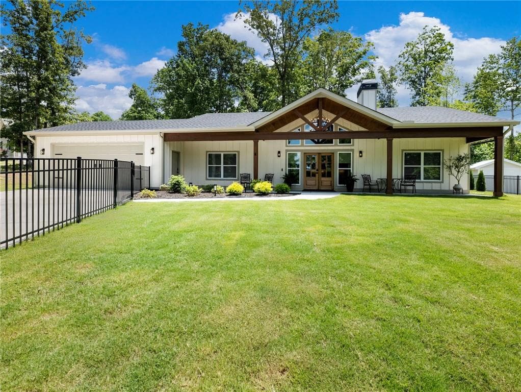 3 bedroom, 2 bathroom, 1,500 sq ft single family residence under contract at 1320 heads ferry Road, Cornelia, GA 30531
