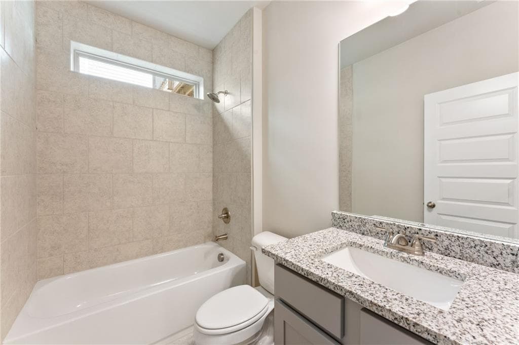 3 bedroom, 3 bathroom, 2,619 sq ft condominium under contract at 2020 Manor Pointe Drive 19, Cumming, GA 30041 — photo 7