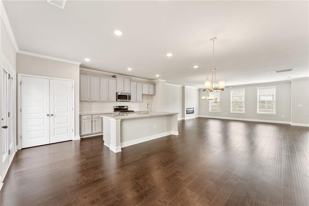 3 bedroom, 3 bathroom, 2,619 sq ft condominium under contract at 2020 Manor Pointe Drive 19, Cumming, GA 30041 — photo 8