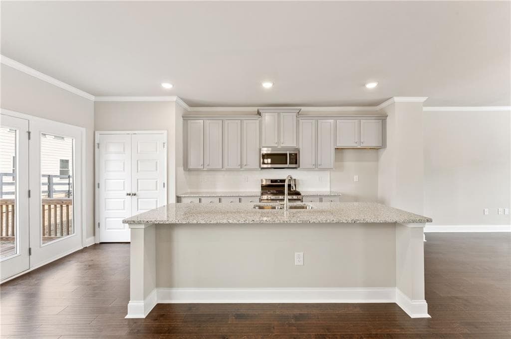 3 bedroom, 3 bathroom, 2,619 sq ft condominium under contract at 2020 Manor Pointe Drive 19, Cumming, GA 30041 — photo 9