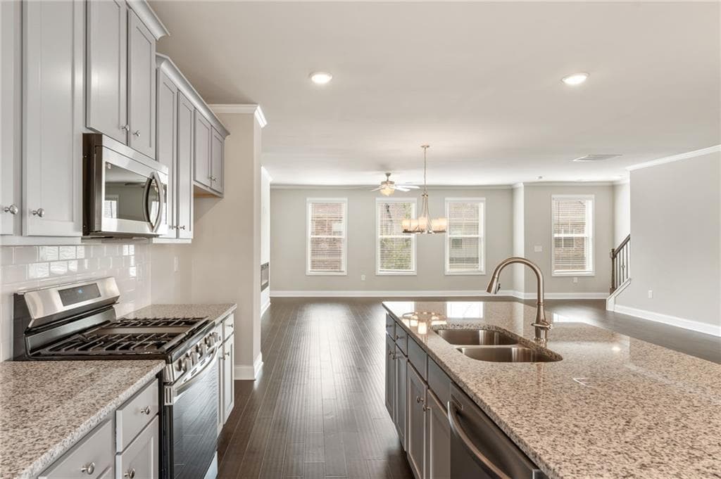 3 bedroom, 3 bathroom, 2,619 sq ft condominium under contract at 2020 Manor Pointe Drive 19, Cumming, GA 30041 — photo 10