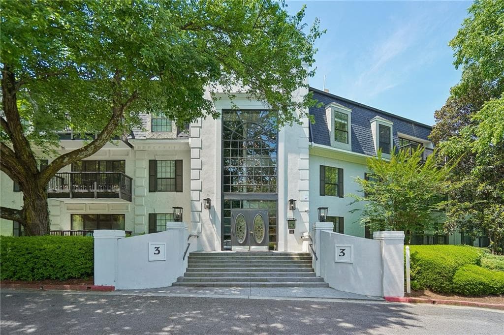 2 bedroom, 2 bathroom, 1,249 sq ft condominium for sale at 3308 Pine Heights Drive, Atlanta, GA 30324