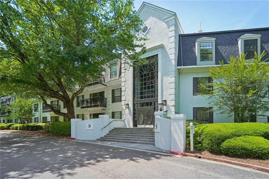 2 bedroom, 2 bathroom, 1,249 sq ft condominium for sale at 3308 Pine Heights Drive, Atlanta, GA 30324 — photo 2