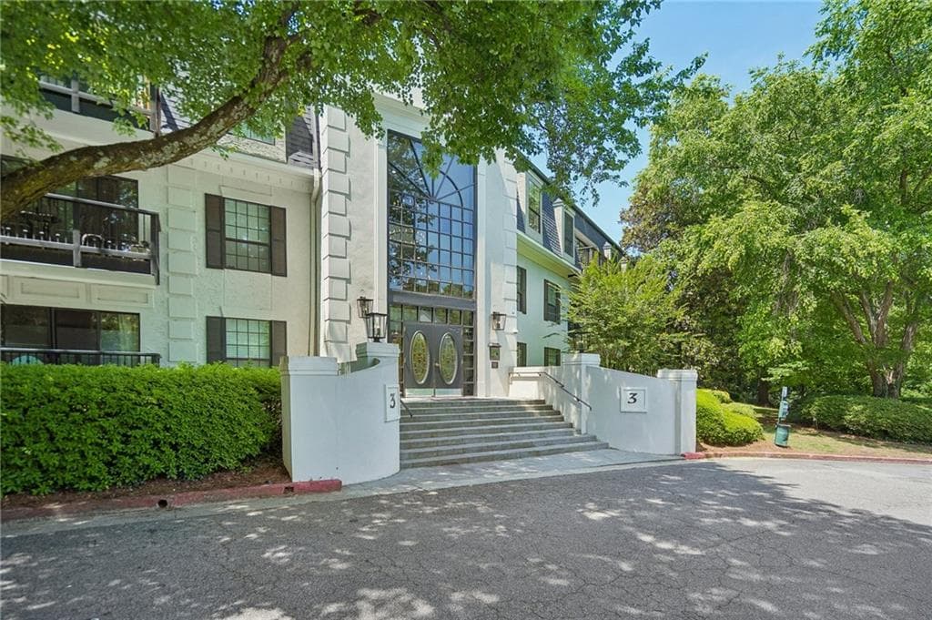 2 bedroom, 2 bathroom, 1,249 sq ft condominium for sale at 3308 Pine Heights Drive, Atlanta, GA 30324 — photo 3