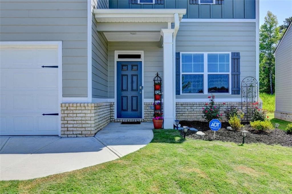 4 bedroom, 3 bathroom, 2,338 sq ft single family residence under contract at 147 Storm Lane, Hoschton, GA 30548 — photo 3