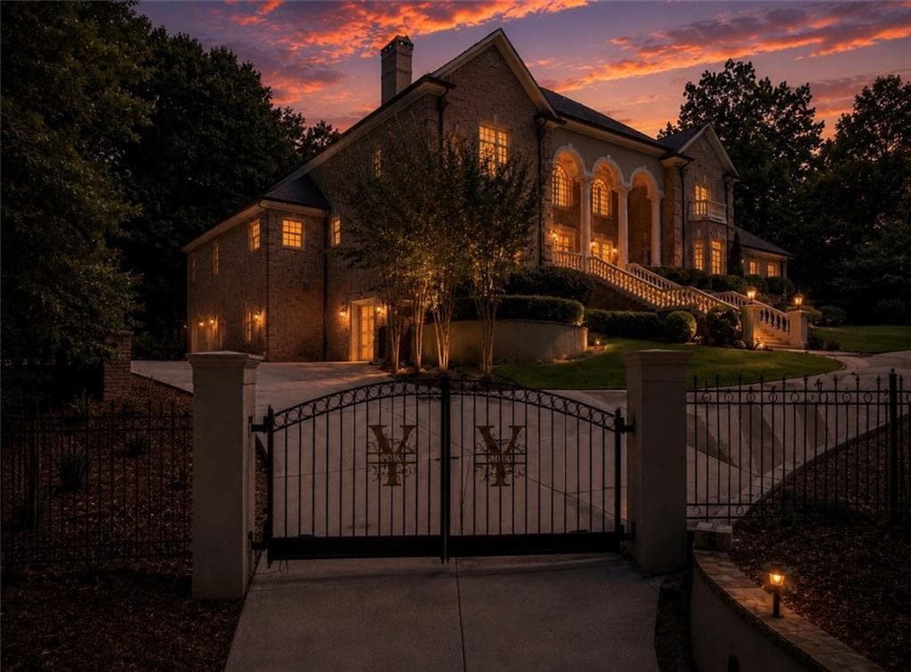 7 bedroom, 10 bathroom, 13,249 sq ft single family residence under contract at 1680 Riverside Road, Roswell, GA 30076 — photo 5
