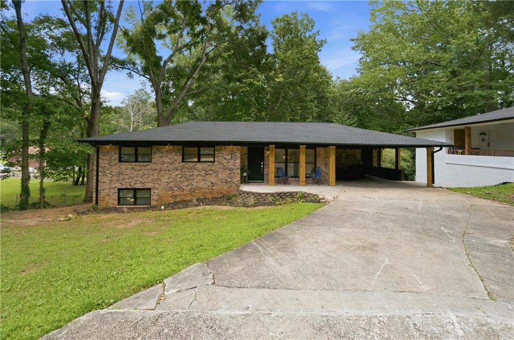 4 bedroom, 3 bathroom, 3,342 sq ft single family residence under contract at 2424 Hanford Drive, Atlanta, GA 30315