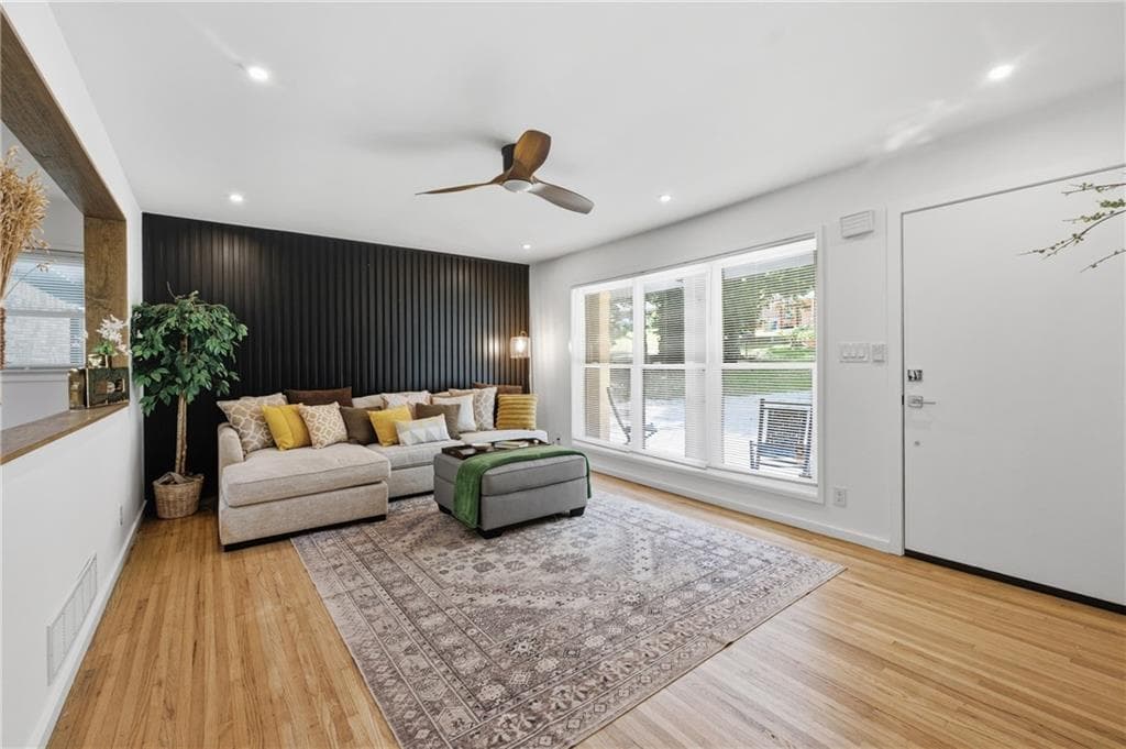 4 bedroom, 3 bathroom, 3,342 sq ft single family residence under contract at 2424 Hanford Drive, Atlanta, GA 30315 — photo 4