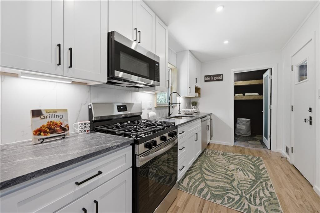 4 bedroom, 3 bathroom, 3,342 sq ft single family residence under contract at 2424 Hanford Drive, Atlanta, GA 30315 — photo 8