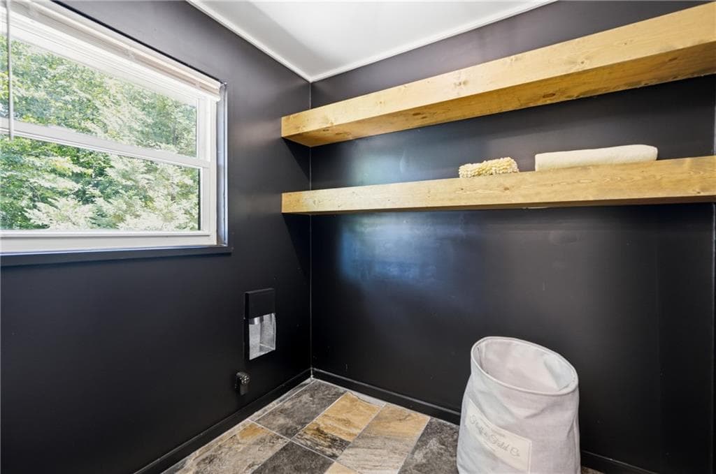 4 bedroom, 3 bathroom, 3,342 sq ft single family residence under contract at 2424 Hanford Drive, Atlanta, GA 30315 — photo 9
