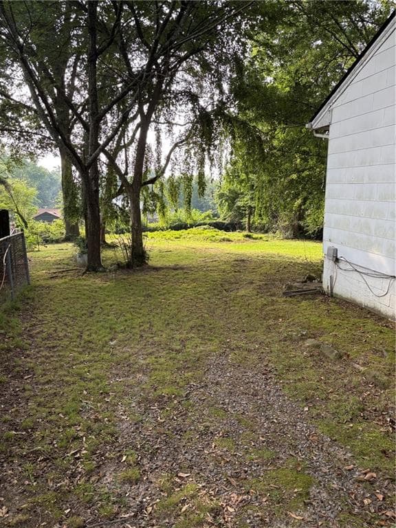 3 bedroom, 1 bathroom, 936 sq ft single family residence under contract at 5011 Oakdale Road, Smyrna, GA 30080 — photo 3