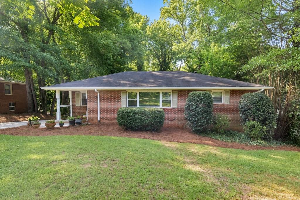 4 bedroom, 3 bathroom, 2,091 sq ft single family residence under contract at 798 Pinehill Drive, Smyrna, GA 30080
