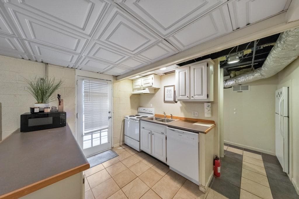4 bedroom, 3 bathroom, 2,091 sq ft single family residence under contract at 798 Pinehill Drive, Smyrna, GA 30080 — photo 4