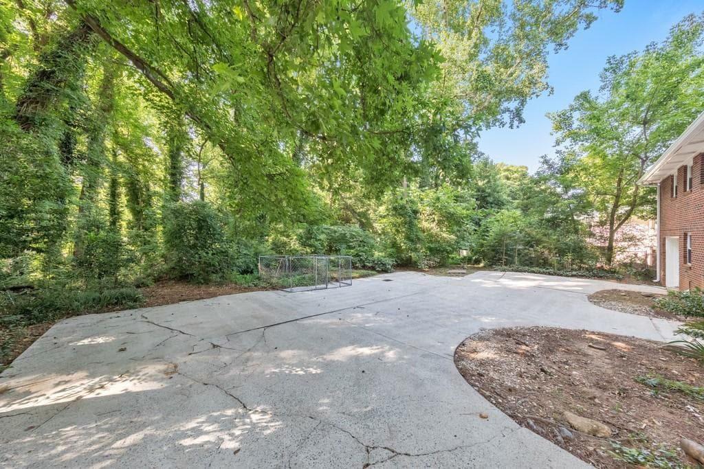 4 bedroom, 3 bathroom, 2,091 sq ft single family residence under contract at 798 Pinehill Drive, Smyrna, GA 30080 — photo 6