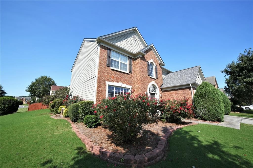 4 bedroom, 3 bathroom, 2,320 sq ft single family residence under contract at 8305 Grenadier Trail, Suwanee, GA 30024 — photo 2