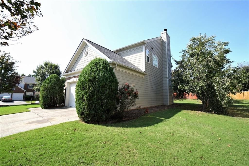 4 bedroom, 3 bathroom, 2,320 sq ft single family residence under contract at 8305 Grenadier Trail, Suwanee, GA 30024 — photo 4