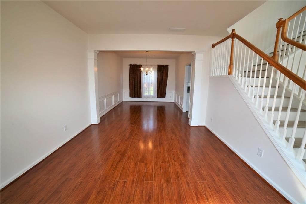 4 bedroom, 3 bathroom, 2,320 sq ft single family residence under contract at 8305 Grenadier Trail, Suwanee, GA 30024 — photo 6