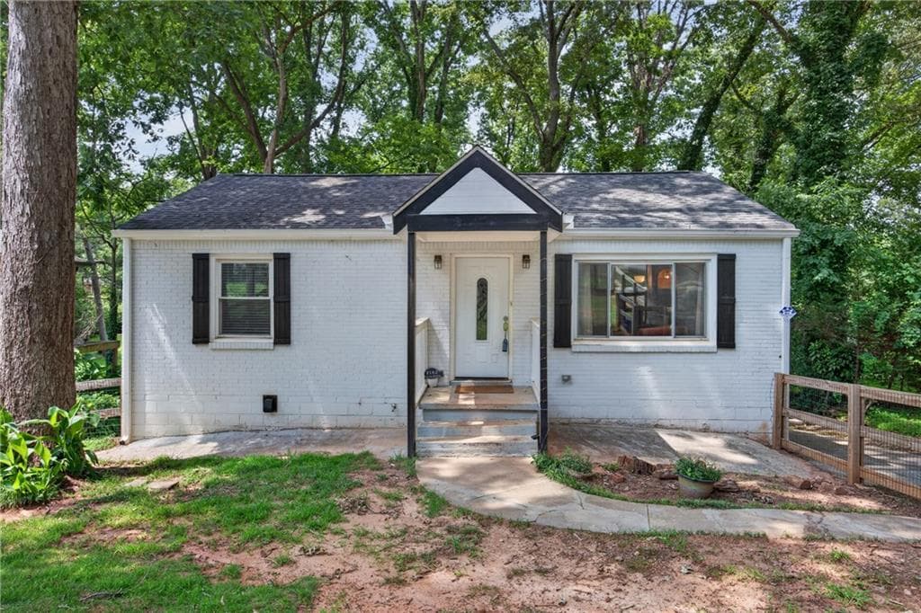 4 bedroom, 2 bathroom, 1,800 sq ft single family residence for sale at 2162 Doris Drive, Decatur, GA 30034 — photo 2