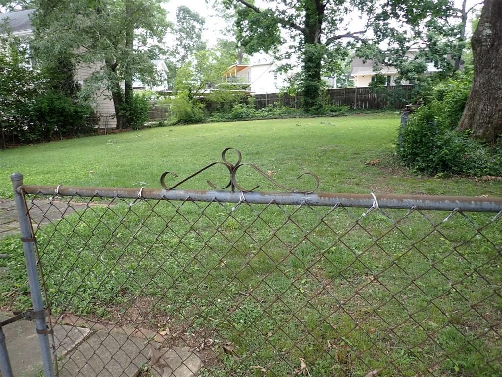 3 bedroom, 1 bathroom, 1,218 sq ft single family residence under contract at 1476 Cambridge Avenue, College Park, GA 30337 — photo 5