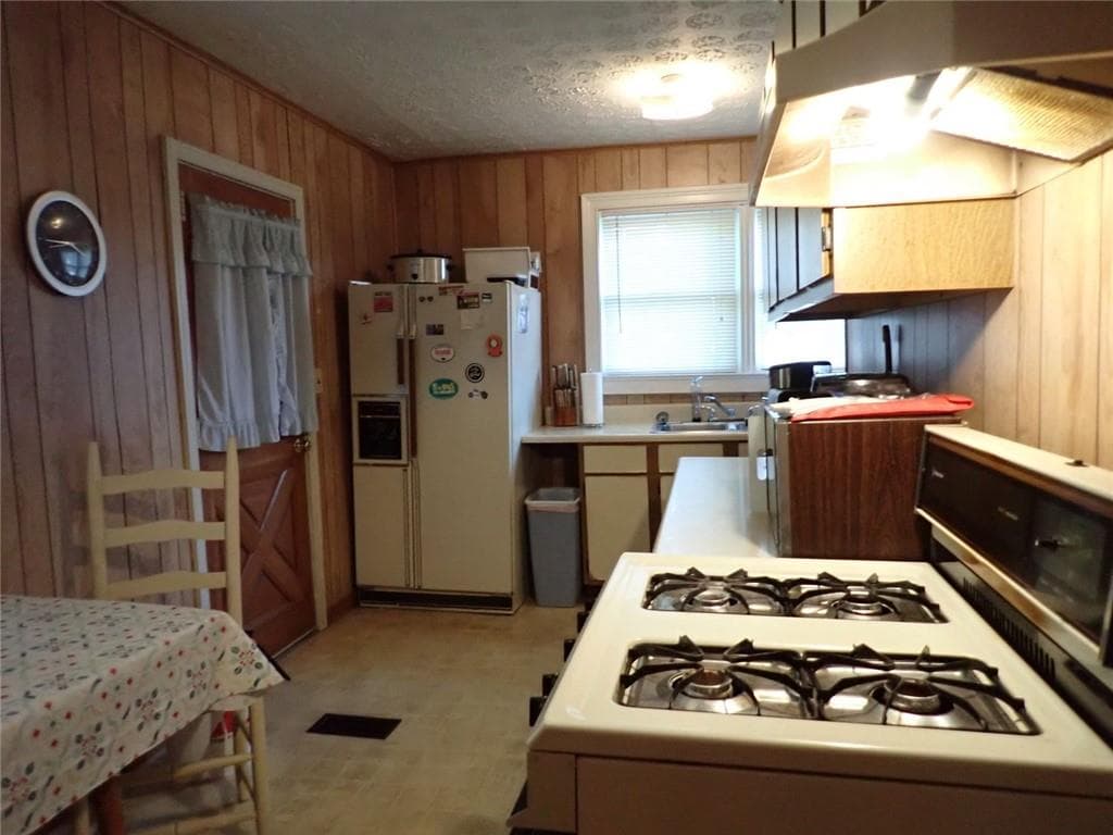 3 bedroom, 1 bathroom, 1,218 sq ft single family residence under contract at 1476 Cambridge Avenue, College Park, GA 30337 — photo 9