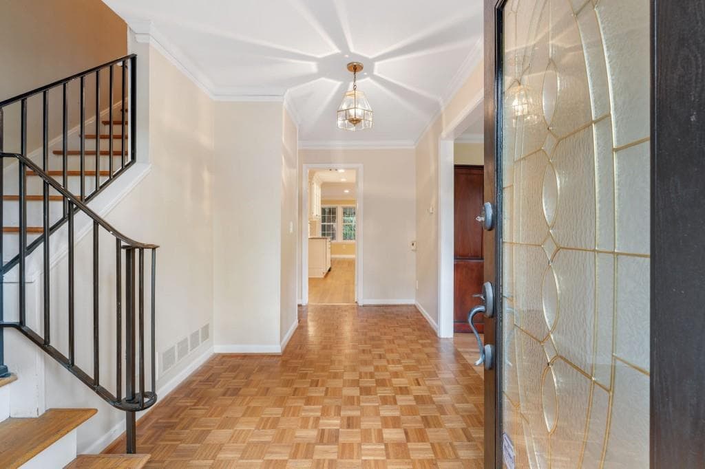 5 bedroom, 3 bathroom, 3,352 sq ft single family residence for sale at 4259 Huntington Circle, Dunwoody, GA 30338 — photo 3