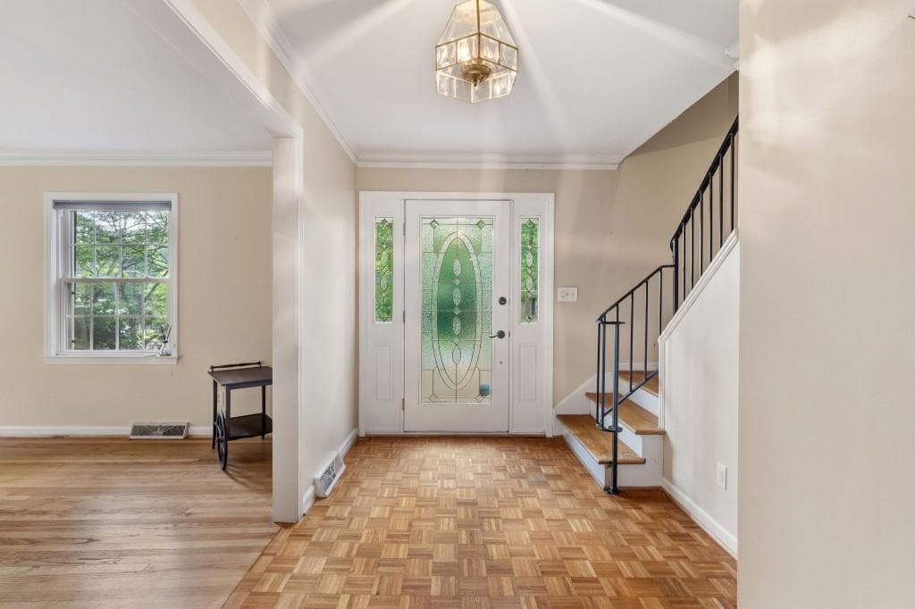 5 bedroom, 3 bathroom, 3,352 sq ft single family residence for sale at 4259 Huntington Circle, Dunwoody, GA 30338 — photo 4