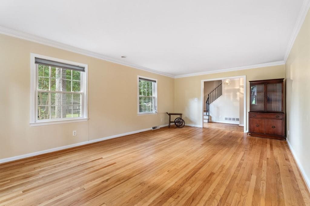 5 bedroom, 3 bathroom, 3,352 sq ft single family residence for sale at 4259 Huntington Circle, Dunwoody, GA 30338 — photo 5