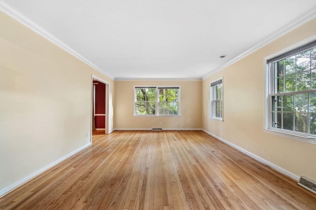 5 bedroom, 3 bathroom, 3,352 sq ft single family residence for sale at 4259 Huntington Circle, Dunwoody, GA 30338 — photo 6