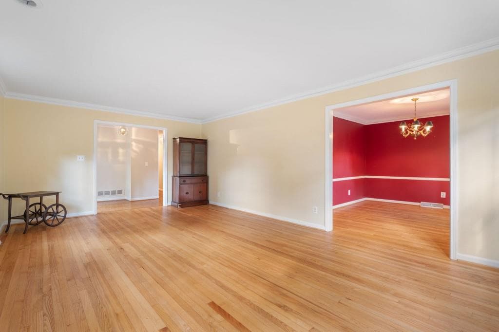 5 bedroom, 3 bathroom, 3,352 sq ft single family residence for sale at 4259 Huntington Circle, Dunwoody, GA 30338 — photo 7