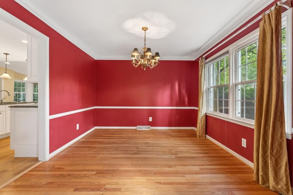 5 bedroom, 3 bathroom, 3,352 sq ft single family residence for sale at 4259 Huntington Circle, Dunwoody, GA 30338 — photo 9
