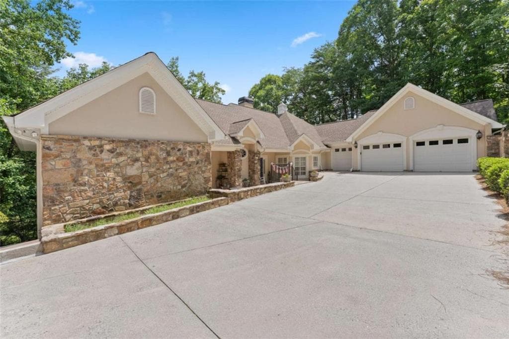 4 bedroom, 4 bathroom, 4,215 sq ft single family residence for sale at 2200 Orchard Drive, Clarkesville, GA 30523 — photo 4