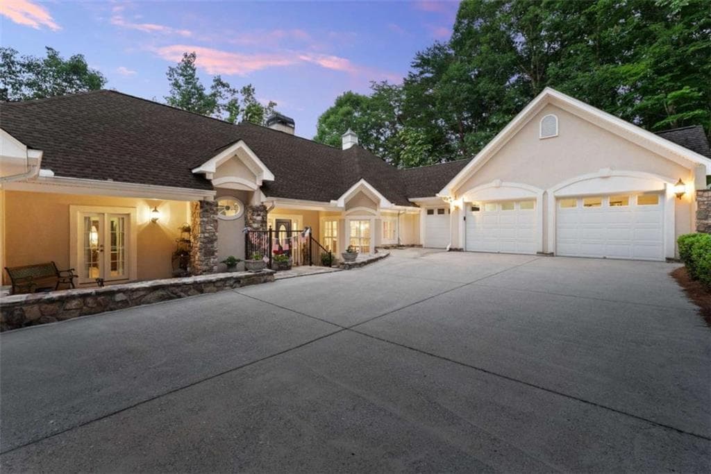 4 bedroom, 4 bathroom, 4,215 sq ft single family residence for sale at 2200 Orchard Drive, Clarkesville, GA 30523 — photo 5