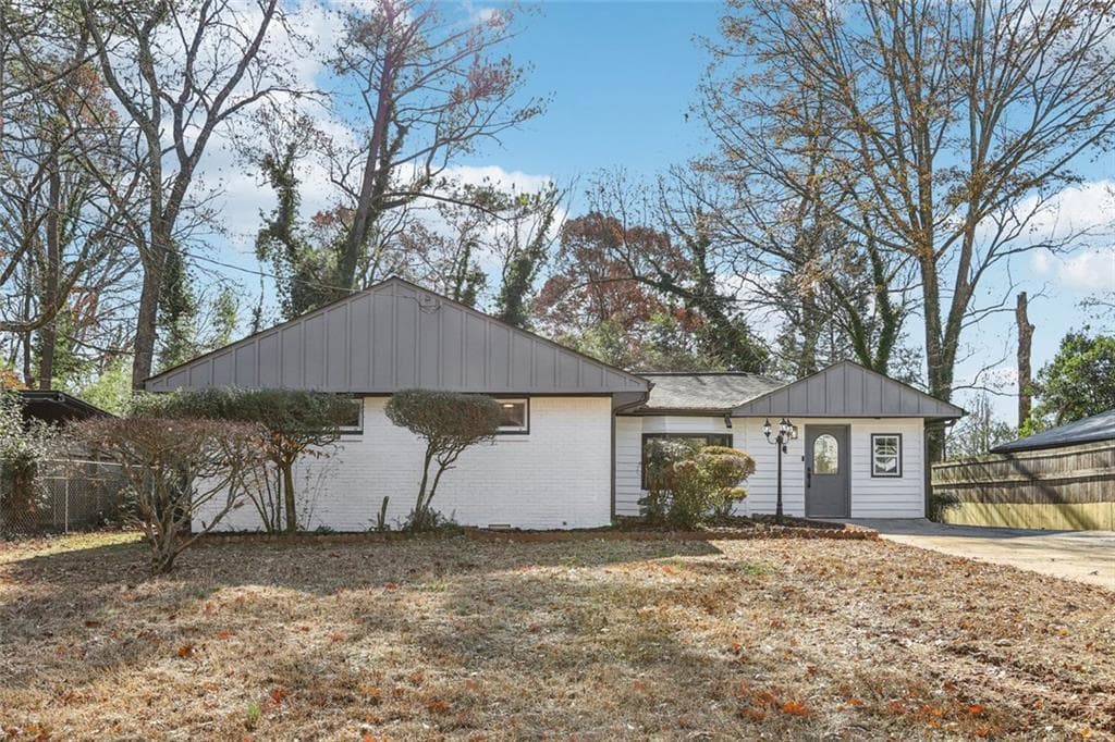 3 bedroom, 2 bathroom, 1,711 sq ft single family residence for sale at 2907 Monterey Drive, Decatur, GA 30032 — photo 2