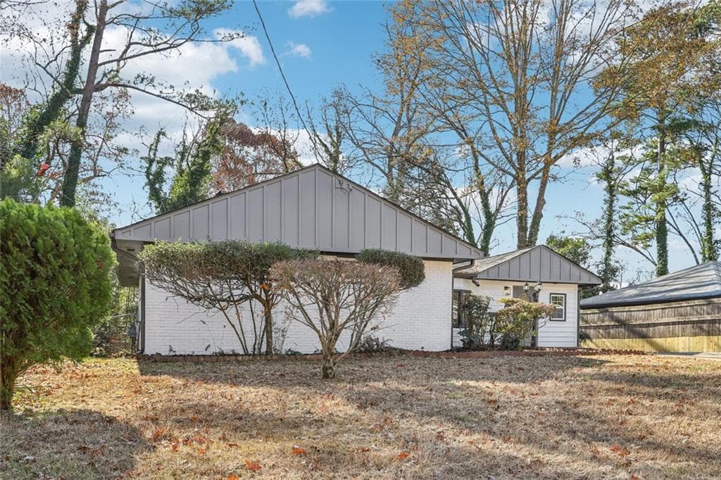 3 bedroom, 2 bathroom, 1,711 sq ft single family residence for sale at 2907 Monterey Drive, Decatur, GA 30032 — photo 3