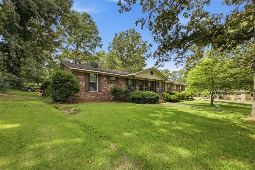 3 bedroom, 2 bathroom, 1,828 sq ft single family residence for sale at 300 Ridgewood Road, Cedartown, GA 30125 — photo 2