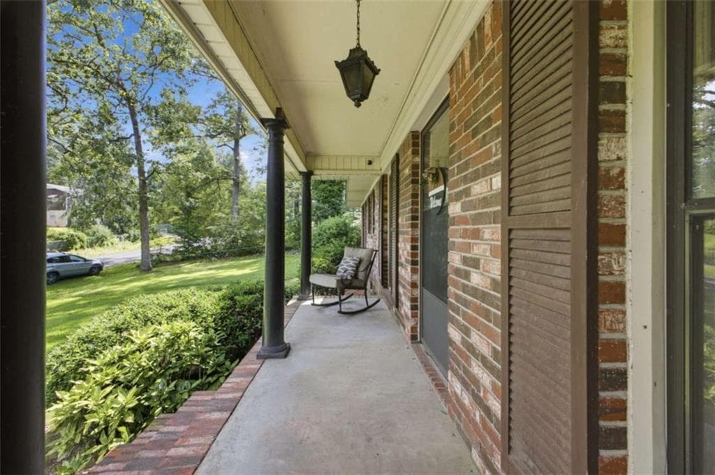 3 bedroom, 2 bathroom, 1,828 sq ft single family residence for sale at 300 Ridgewood Road, Cedartown, GA 30125 — photo 3