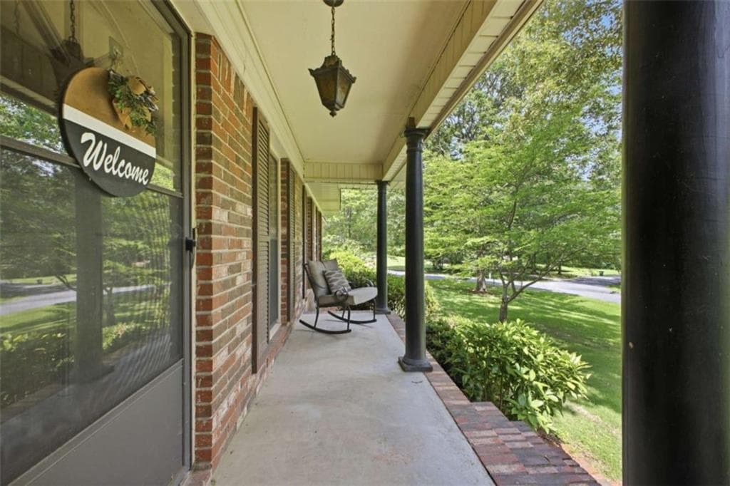 3 bedroom, 2 bathroom, 1,828 sq ft single family residence for sale at 300 Ridgewood Road, Cedartown, GA 30125 — photo 4