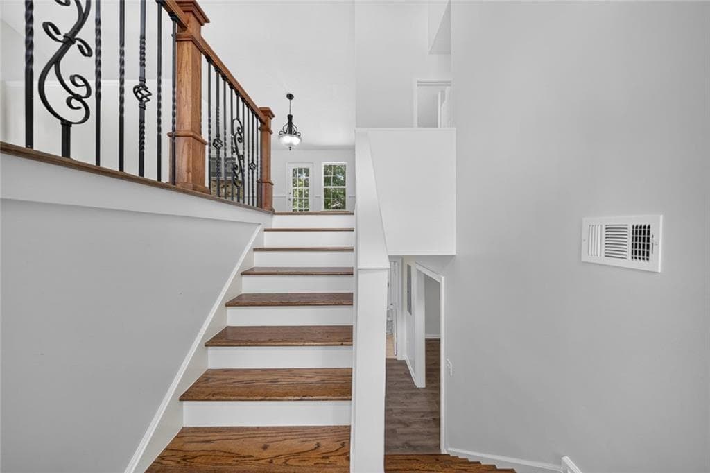 5 bedroom, 3 bathroom, 2,064 sq ft single family residence under contract at 4349 Starboard Drive, Powder Springs, GA 30127 — photo 4