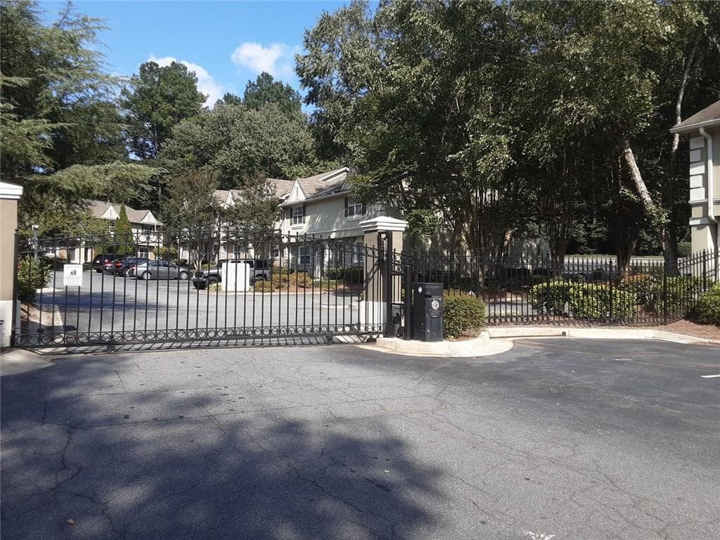 2 bedroom, 3 bathroom condominium for rent at 6900 Roswell Road O3, Sandy Springs, GA 30328 for $2,100 a month — photo 8
