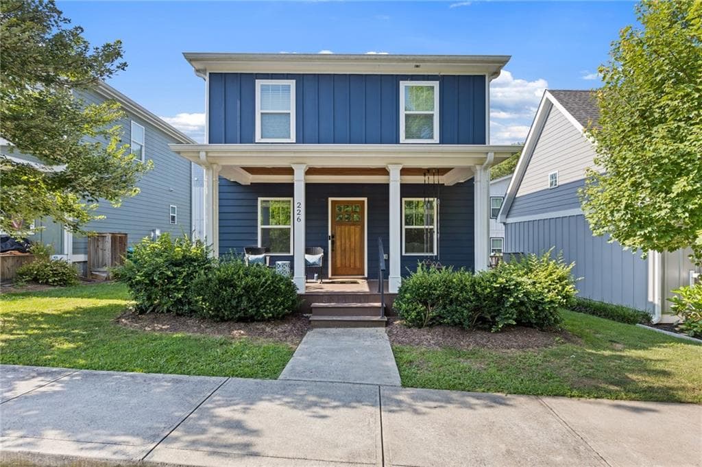 2 bedroom, 3 bathroom, 1,440 sq ft single family residence under contract at 226 Old Canton Circle, Ball Ground, GA 30107