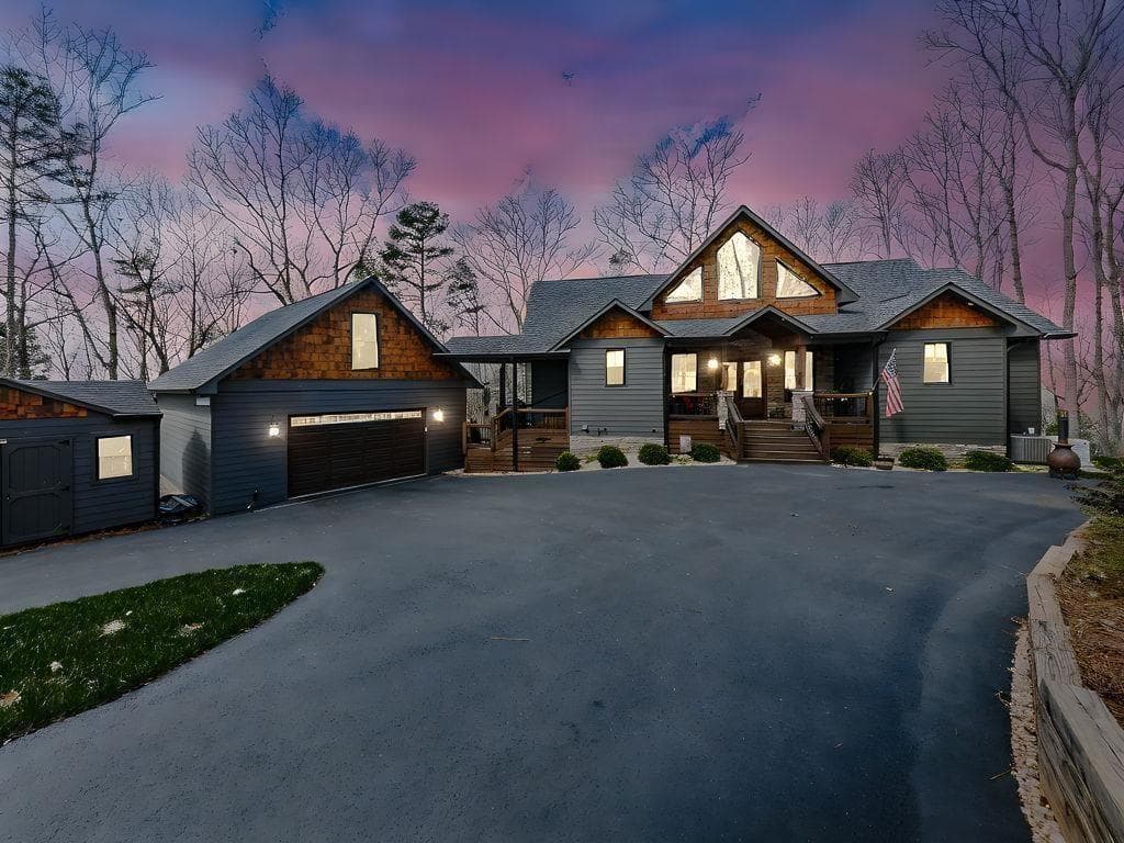 3 bedroom, 4 bathroom, 3,720 sq ft single family residence under contract at 208 Weeks Drive, Ellijay, GA 30540 — photo 3
