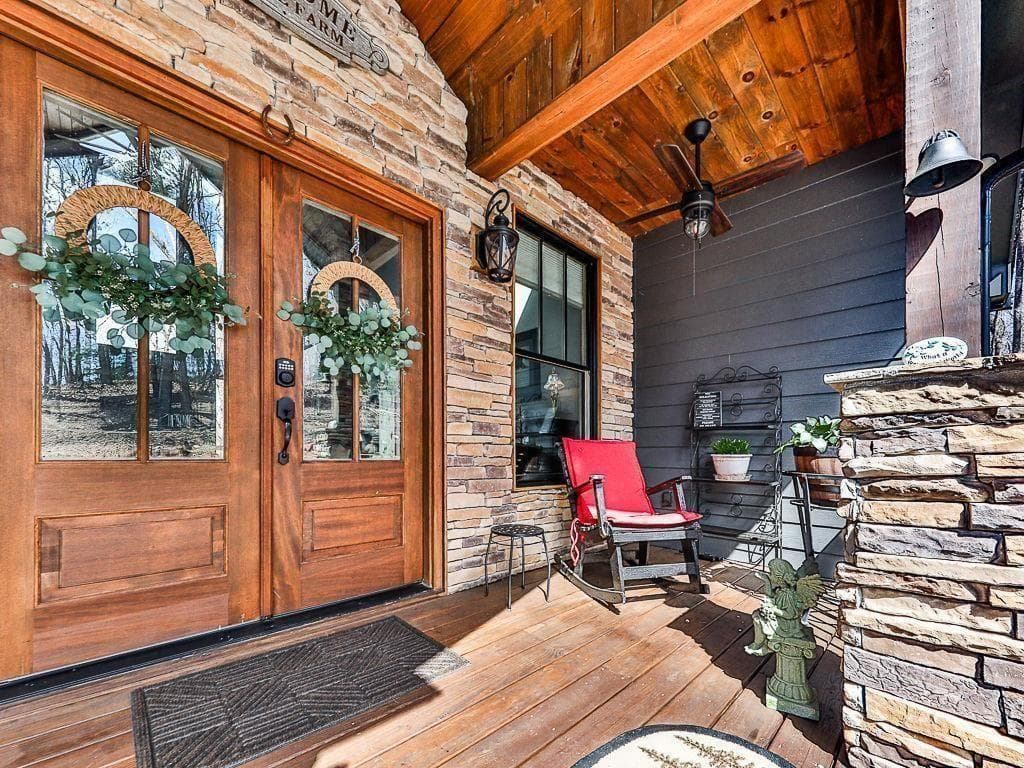 3 bedroom, 4 bathroom, 3,720 sq ft single family residence under contract at 208 Weeks Drive, Ellijay, GA 30540 — photo 5