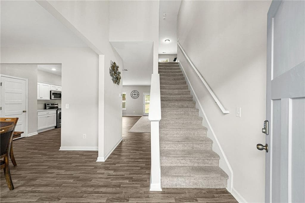 4 bedroom, 3 bathroom, 2,733 sq ft single family residence for sale at 409 Splash Pointe, Temple, GA 30179 — photo 3