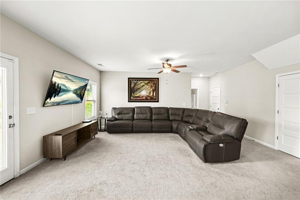 4 bedroom, 3 bathroom, 2,733 sq ft single family residence for sale at 409 Splash Pointe, Temple, GA 30179 — photo 6