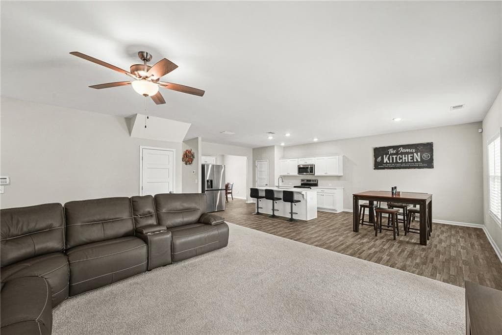 4 bedroom, 3 bathroom, 2,733 sq ft single family residence for sale at 409 Splash Pointe, Temple, GA 30179 — photo 8